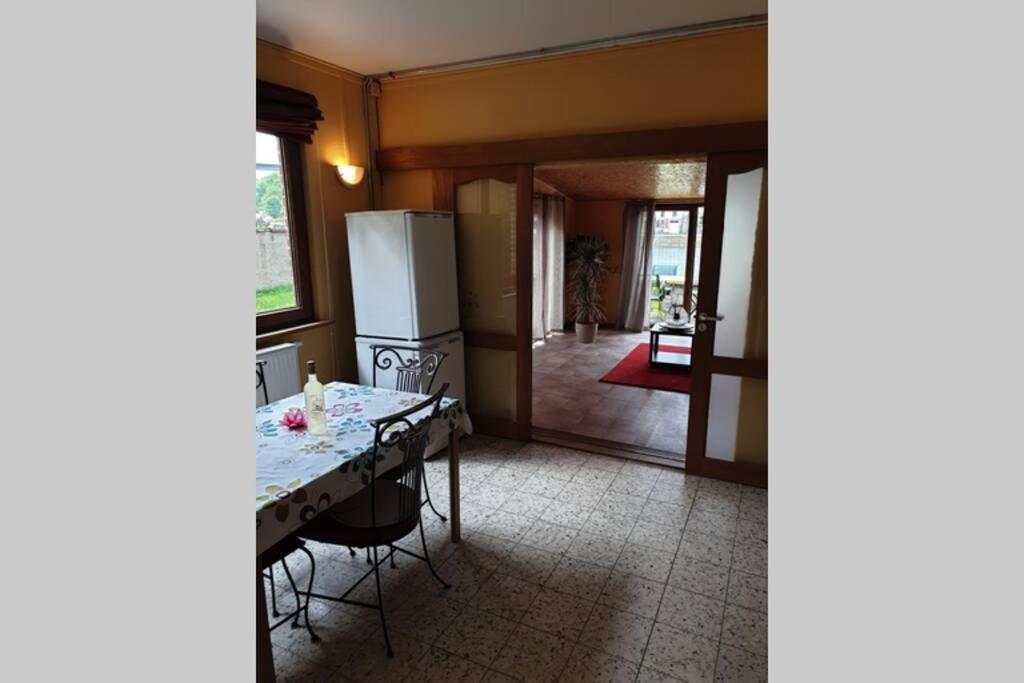 Appartement Le bord de Meuse à Dinant Extérieur photo