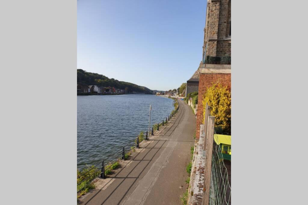 Appartement Le bord de Meuse à Dinant Extérieur photo
