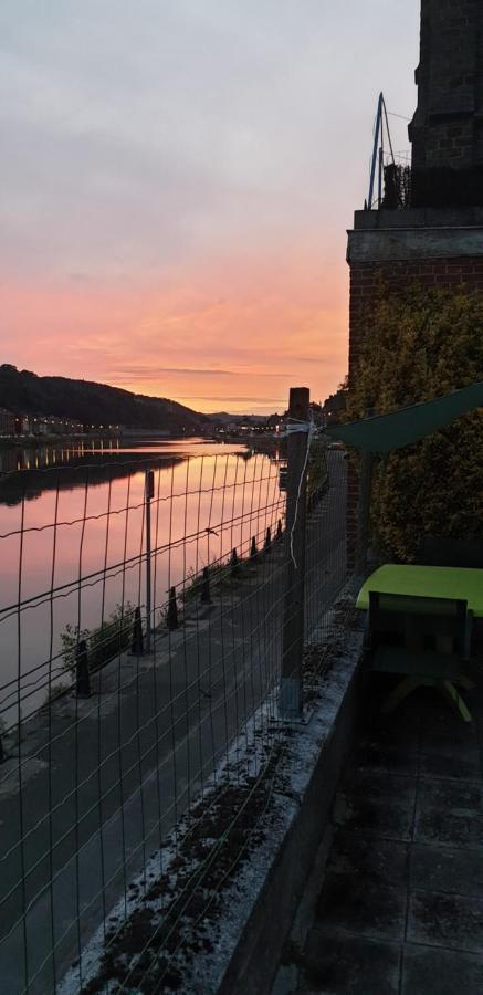 Appartement Le bord de Meuse à Dinant Extérieur photo
